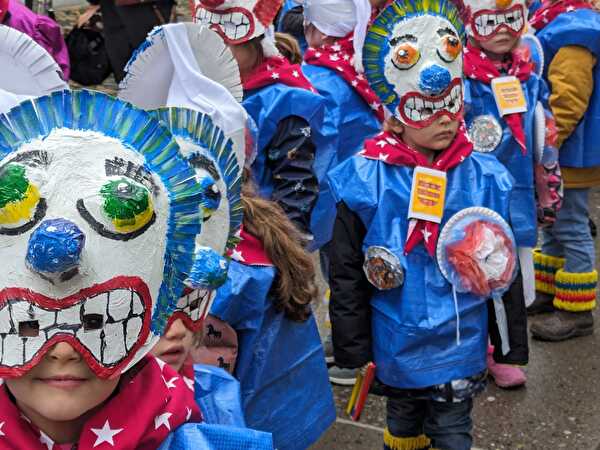 Buntes Treiben auf dem Hauptwachplatz