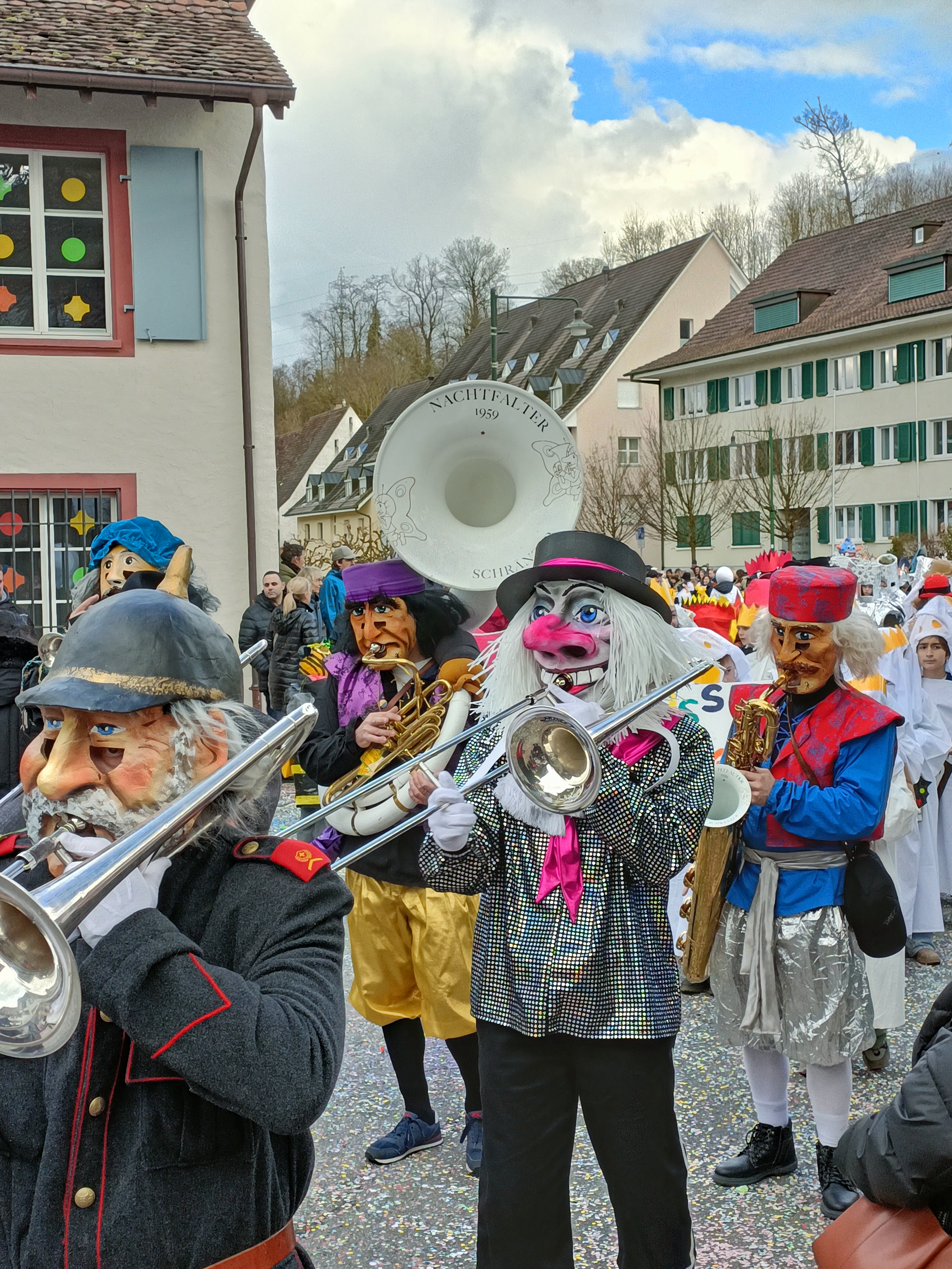 Viel Unterstützung  und Musik durch Guggen und Pfeifergruppen - Vielen Dank! 