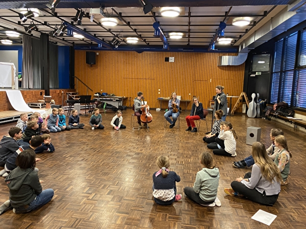 Kinder beim Musizieren
