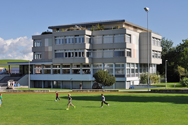 Bild Schulhaus Dorf I