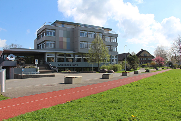 Bild Schulhaus Dorf I