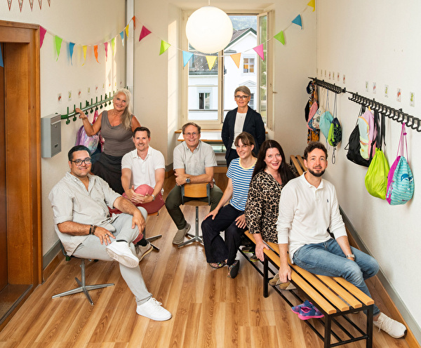 Mitglieder der Primarschulpflege Dübendorf sind auf diesem Bild zu sehen.
