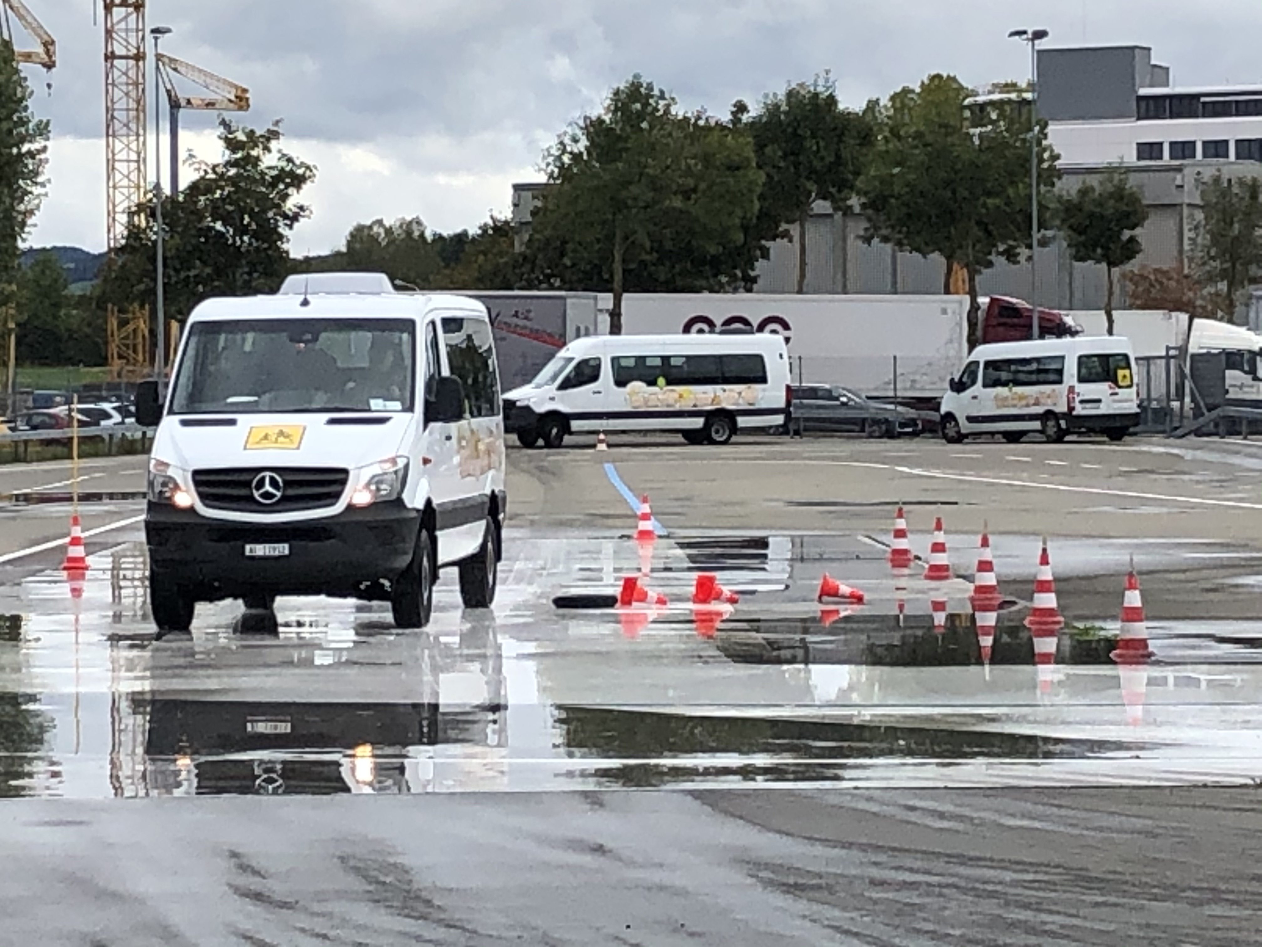 Bremstraining auf nassem Untergrund