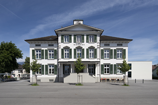 Schulhaus Räfis
