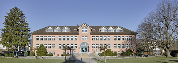 Schulhaus Rüti von Osten