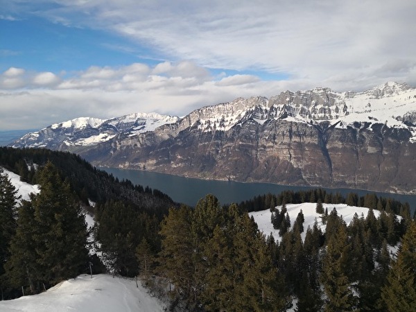 Blick von der Piste auf den Walensee