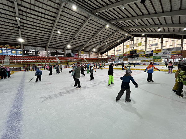 Spiel und Spass am Eishockeyturnier