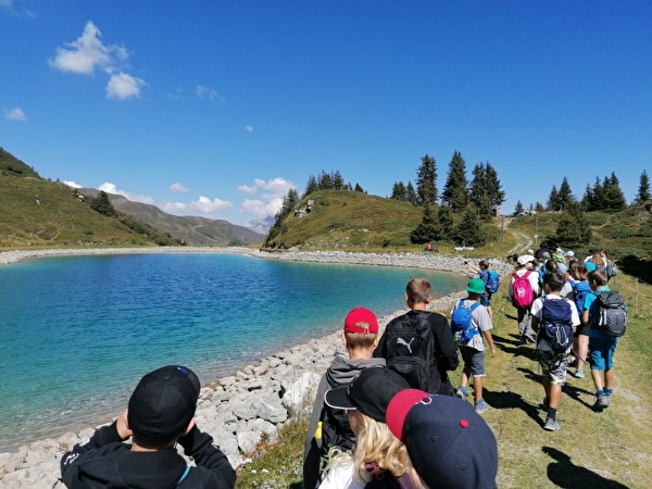 Wanderung entlang des Stausees