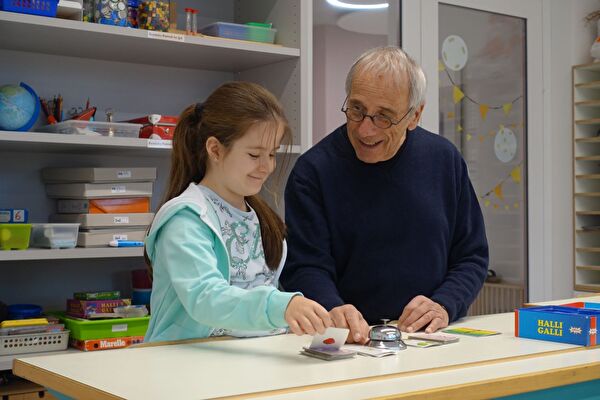 Als Senior im Klassenzimmer im Unterrichtsalltag mitwirken