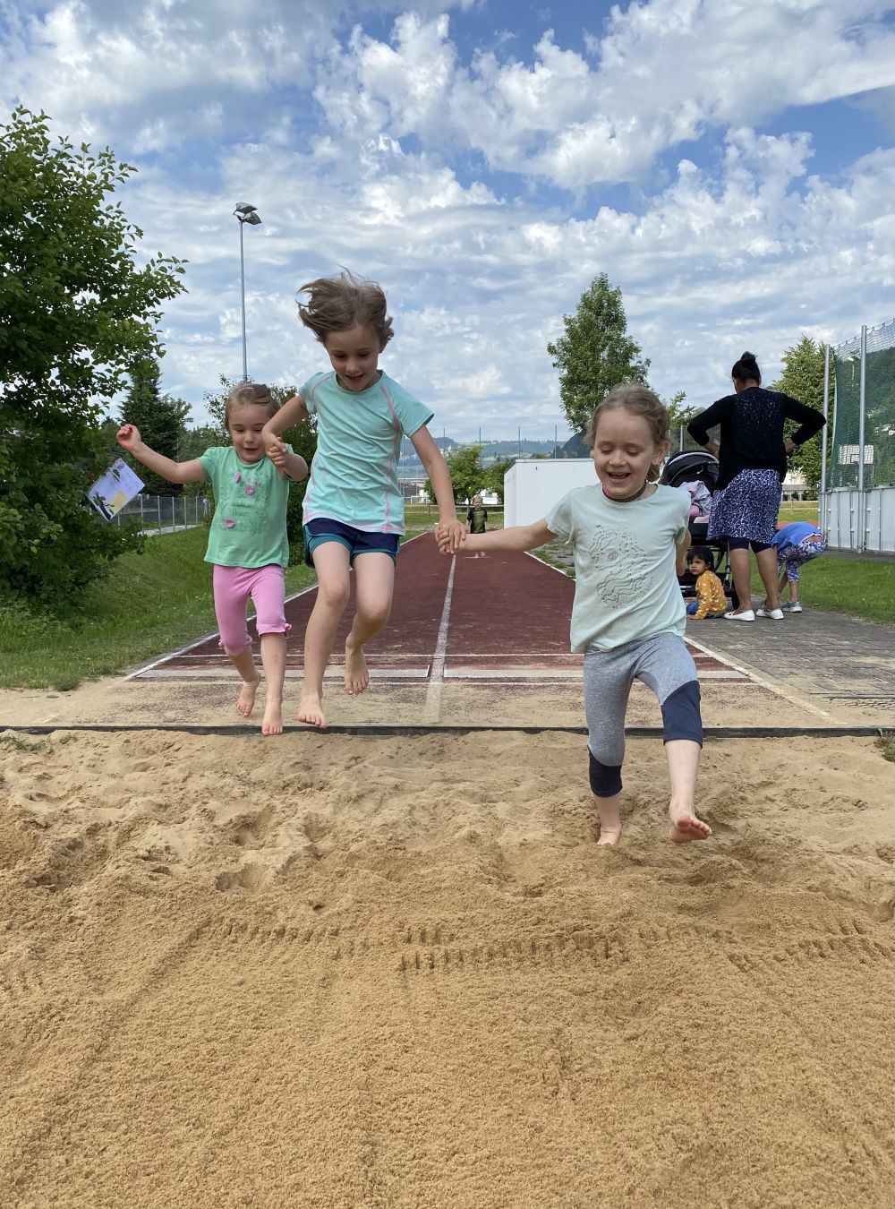 Spiel und Spass beim Purzelbaumfest vom Kindergarten Eischachen