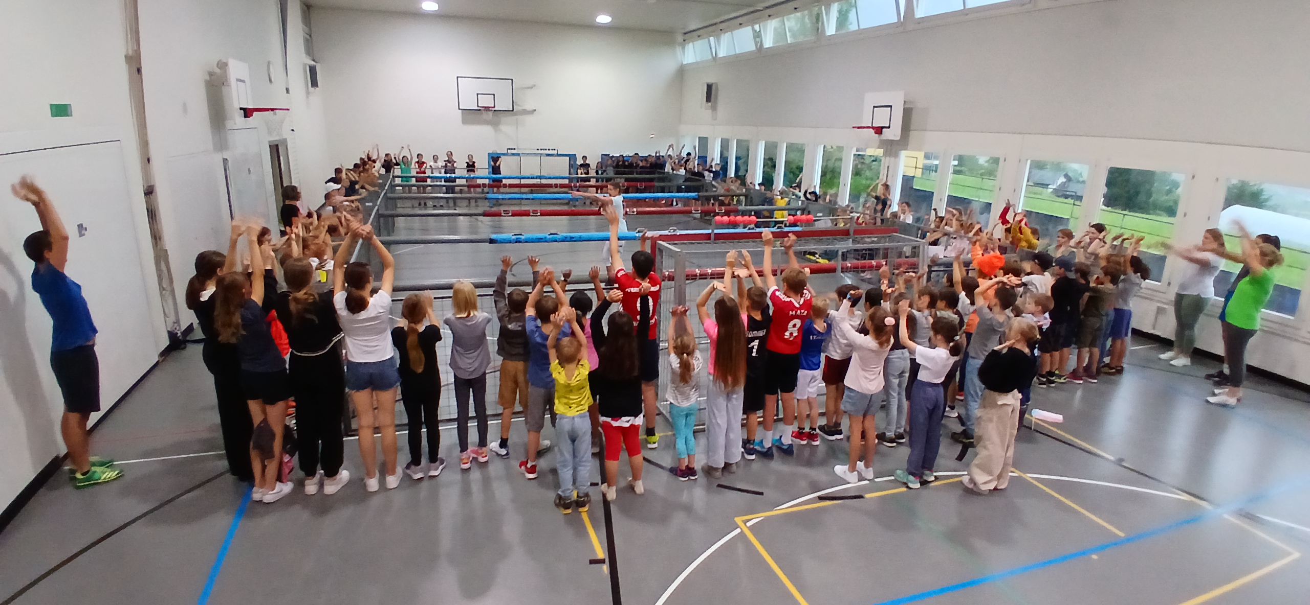 La-Ola-Welle im Rickenbächler "Stadion"