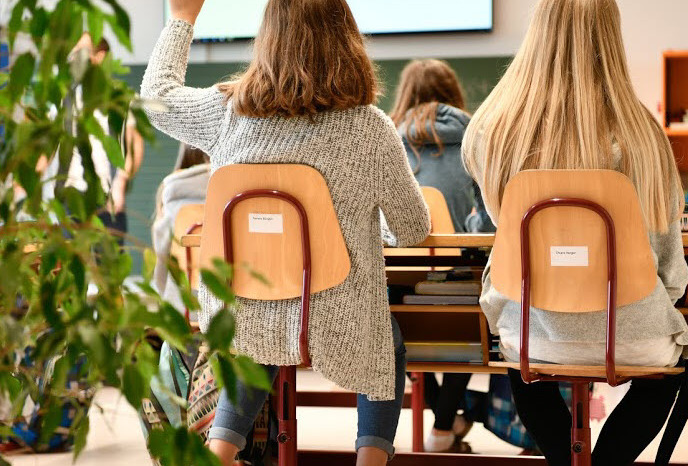 Foto Streckende Schulkinder