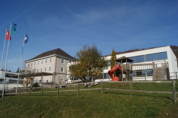 Schulhaus Zuzgen