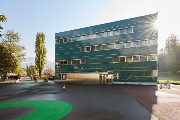 Schulhaus Büöl