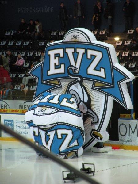 Am Samstag, 4.Februar besuchten einige Schülerinnen und Schüler mit Begleitung den Eishockey-Match gegen Davos.