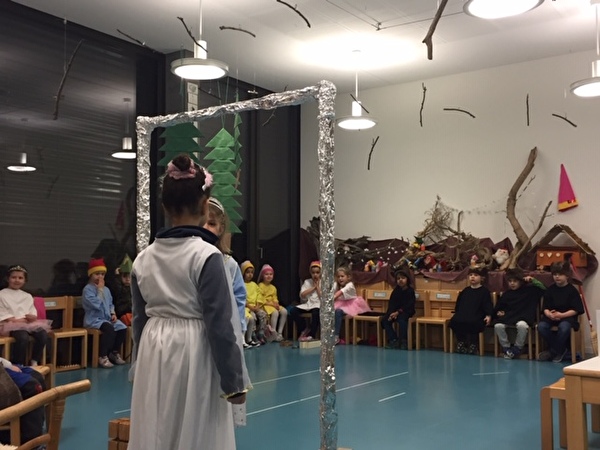 Theater Schneewittchen und die Zwerge im 2019 im Kindergarten Guthirt