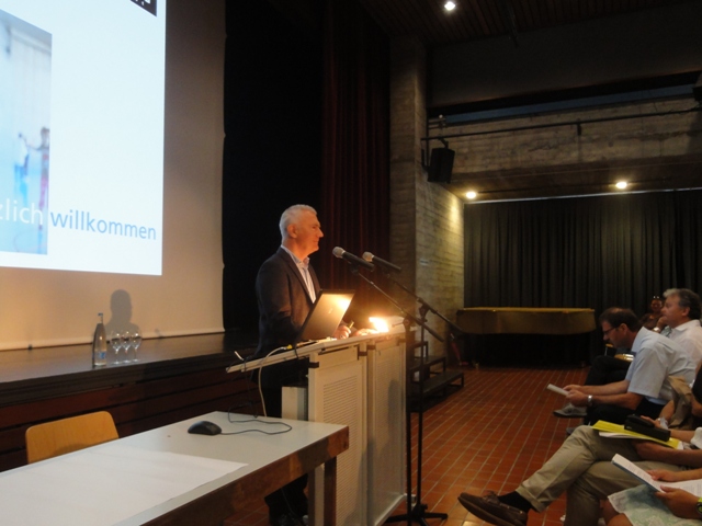 Rektor Urs Landolt eröffnet den Bildungstag 2015.
