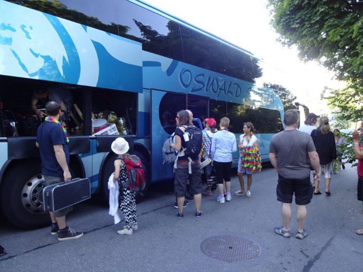 Am Morgen wurde unser Bus beladen und los ging die Fahrt...