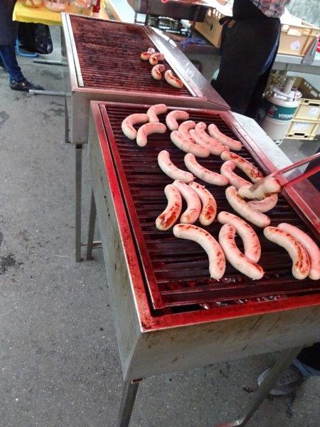 und Fleisch vom Grill gab es zum Essen.