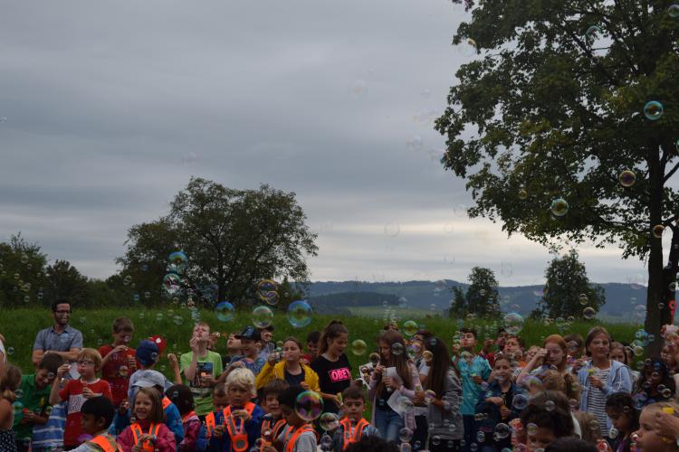 Jede Seifenblase soll ein Wunsch symbolisieren.