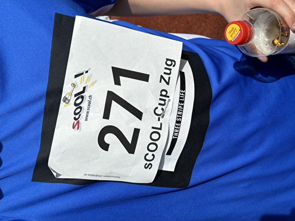 sCool-Cup Startnummer 271 auf blauem T-Shirt