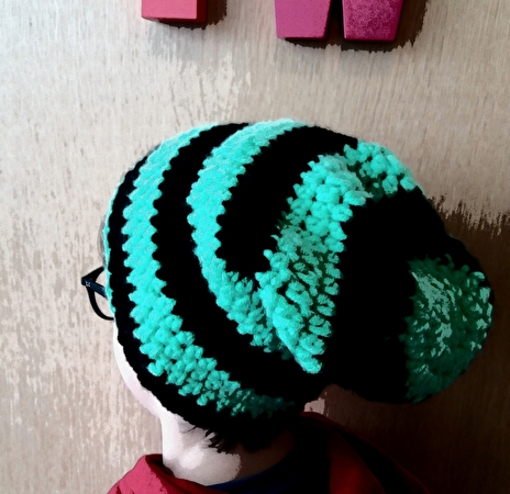Boshi-Mütze, grün und schwarze streifen, selbst gehäkelt