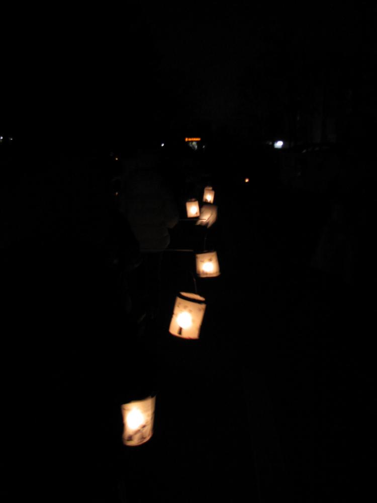 Kleine Lichter finden den Weg.