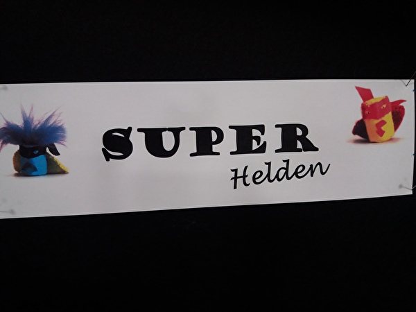 Superhelden von Hand gestrickt