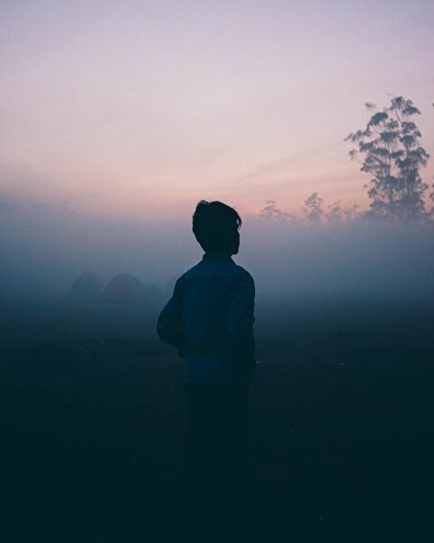 Silhouette Person im Sonnenuntergang