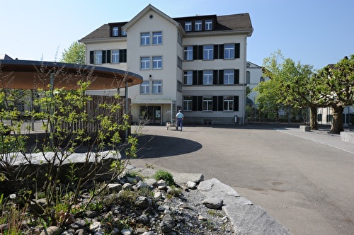 Primarschulhaus Dorf