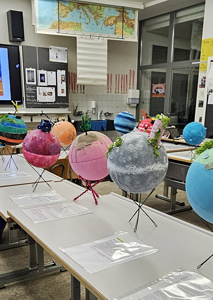Während der Projektwoche «Around the world» an der Sekundarschule Spitz tauchten die Schülerinnen und Schüler in verschiedene Kulturen und globale Themen ein.  (Bild: Amanda Casanova)