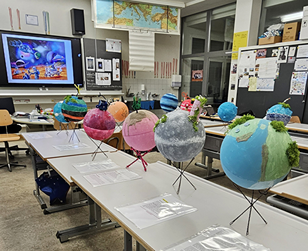 Während der Projektwoche «Around the world» an der Sekundarschule Spitz tauchten die Schülerinnen und Schüler in verschiedene Kulturen und globale Themen ein.  (Bild: Amanda Casanova)