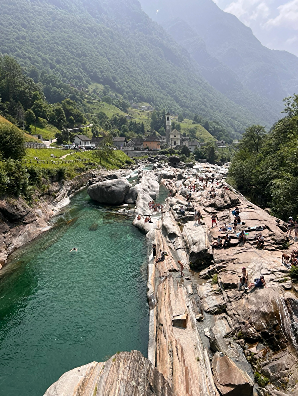 Aussicht auf den Fluss von der Ponte dei Salti