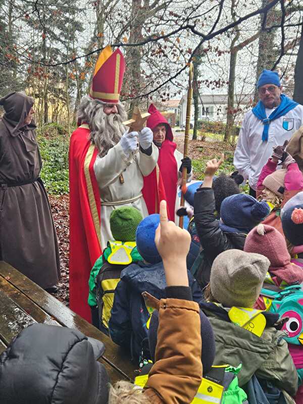 Der Samichlaus präsentiert den Wunschstern