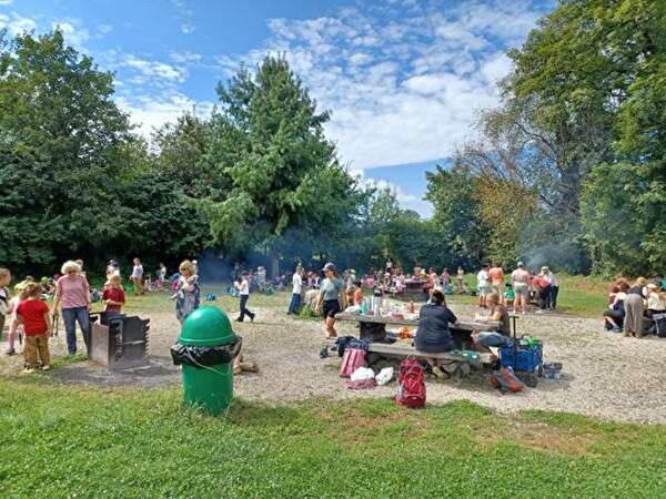 Reges Treiben beim Treffpunkt Aarespielpaltz