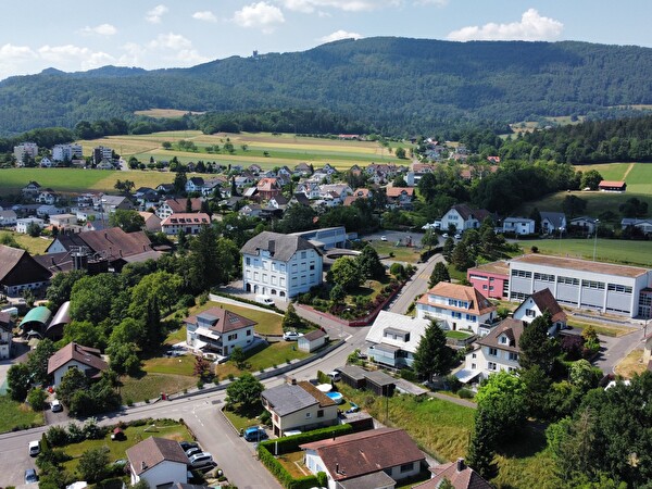 Drohnenaufnahme des Schulareals