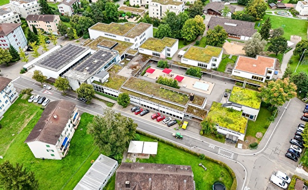 Bild der Schulanlage Rietwis