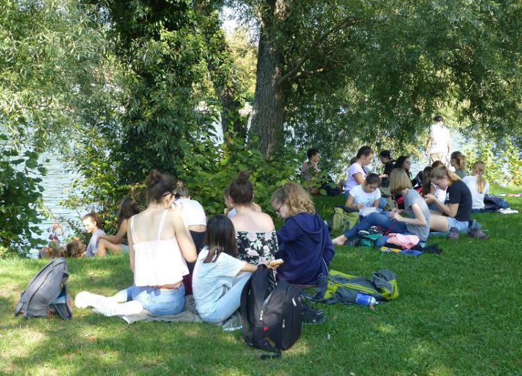 Mittagsrast am Rhein