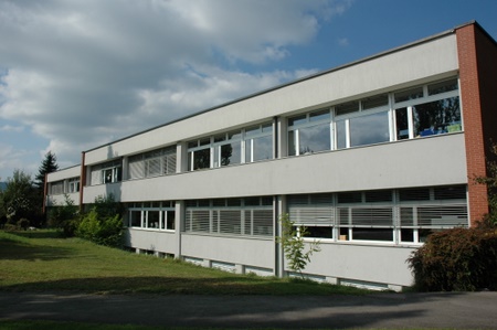 Schulhaus Niederuster