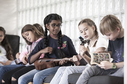 Kinder ?ben Ukulele