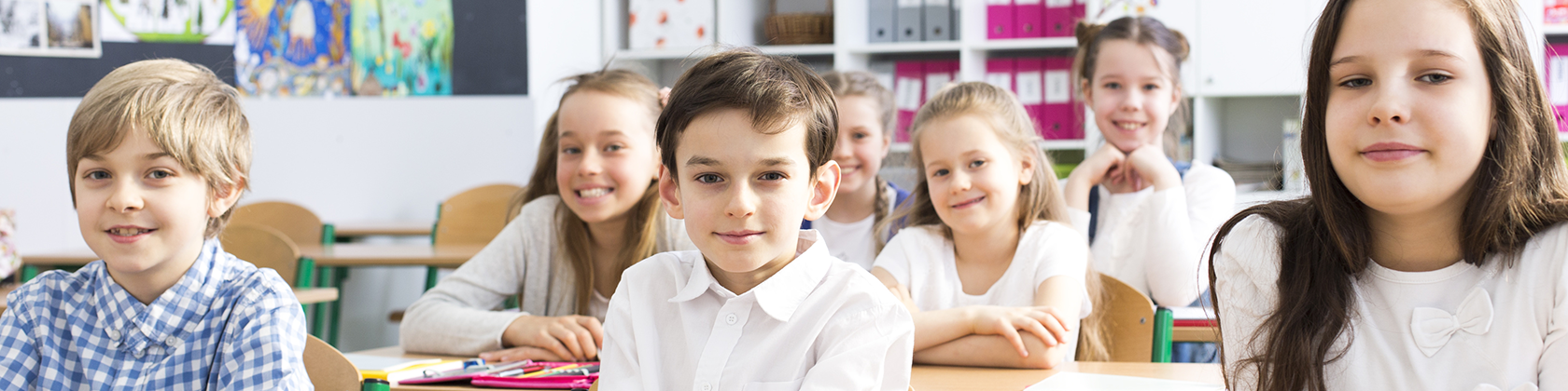 Kinder im Klassenzimmer