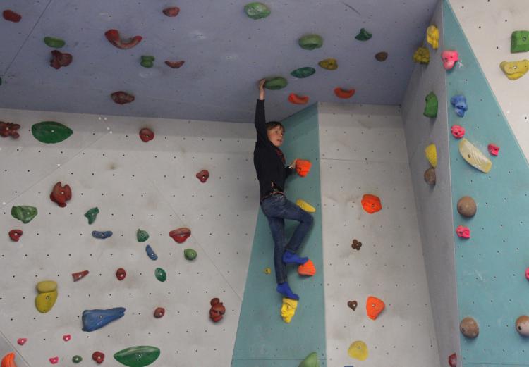Bouldern an der Kletterwand
