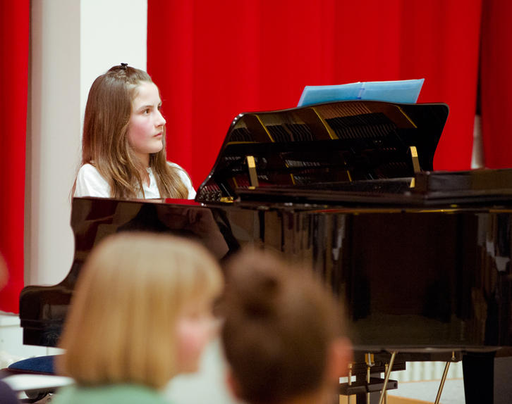 Ita Müller (begleitet Anna von Arx & Sara El Hachimi)