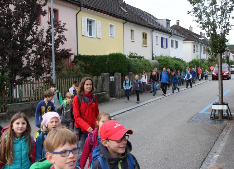 Und die Schlange lang.