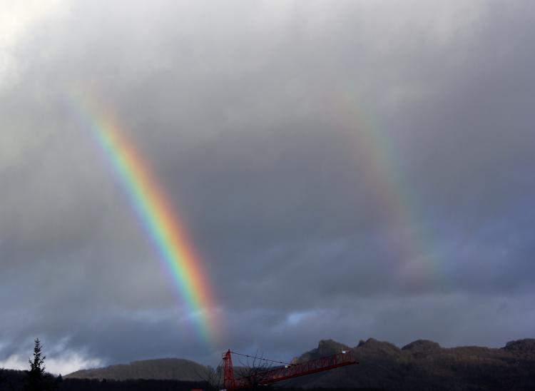 Regenbogen über dem Jura