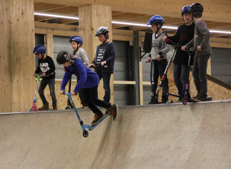 Die Halfpipe zog vor allem die Kickboard-Jungs an.