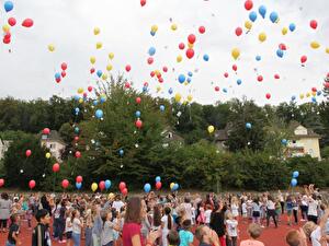 Und dann dürfen die Ballons endlich in die Lüfte steigen.