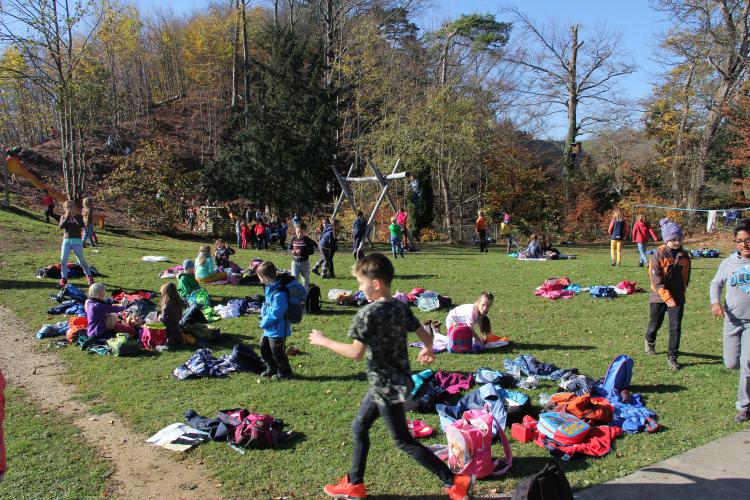 Der Spielplatz bei der Hütte wurde intensiv genutzt.