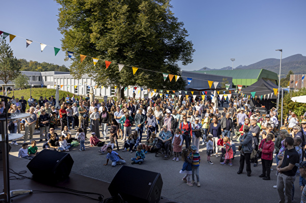 Die Gäste konnten das Fest bei bestem Wetter geniessen.