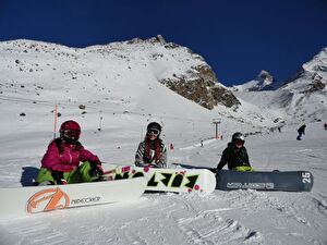 Michaela, Mia und Basil bei einer Pause
